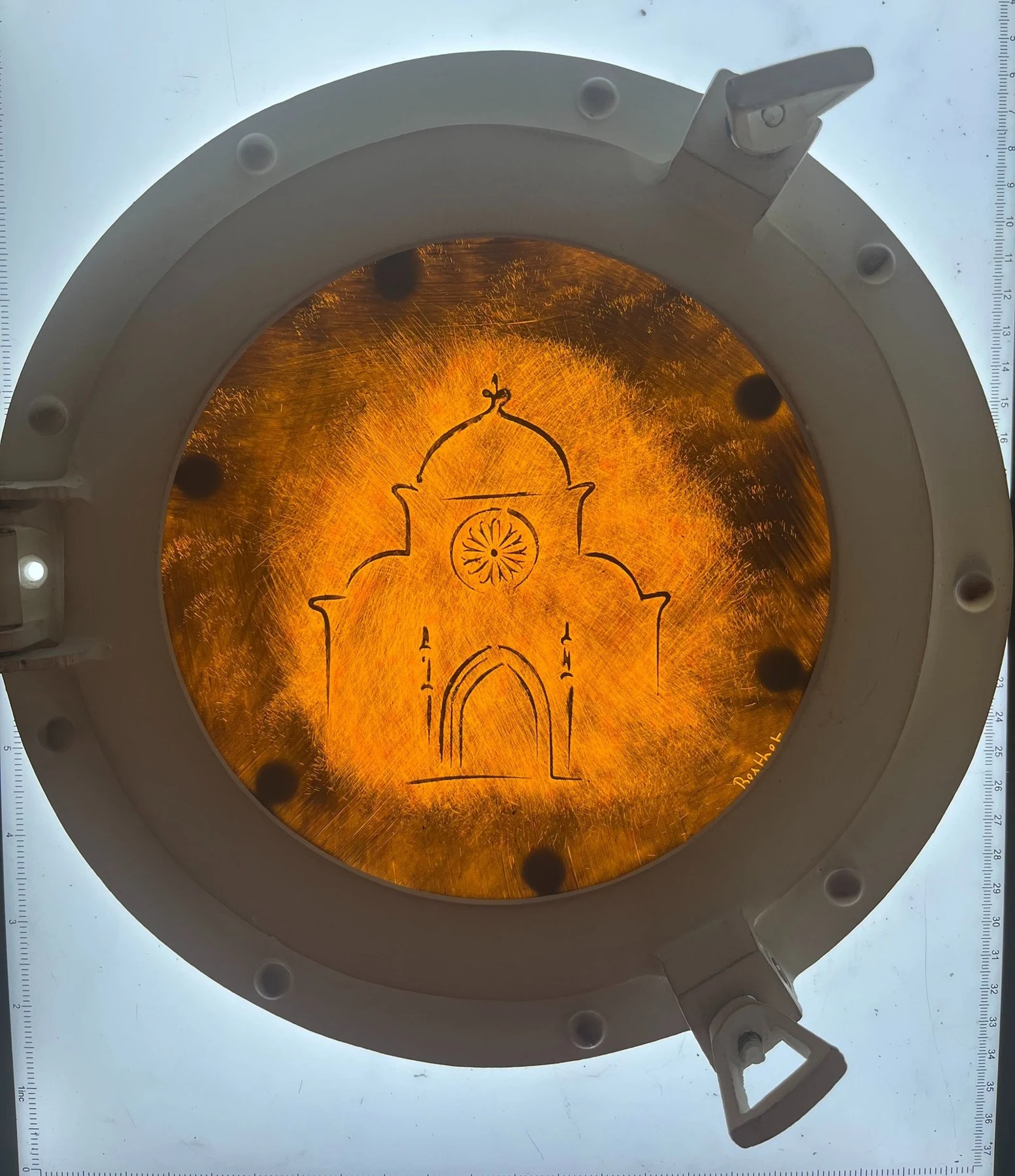 Cathedral Gold, véritable vitrail ambré de ValaMarine dans un cadre en aluminium